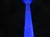 Der Berliner Fernsehturm blau angestrahlt