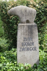 Stele mit Berliner Bär © Christa Junge