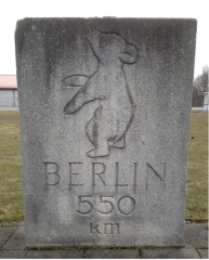 Abb. 2 Original Berliner Kilometerstein von 1954, SAM Frankfurt am Main