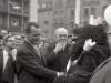 V. l. n. r.: Berliner Oberbürgermeister Willy Brandt, Niedersächsischer Ministerpräsident Hinrich Wilhelm Kopf, der Berliner Bär ARH NL Koberg 9629