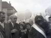 V. l. n. r.: Berliner Oberbürgermeister Willy Brandt, Niedersächsischer Ministerpräsident Hinrich Wilhelm Kopf, der Berliner Bär ARH NL Koberg 9630