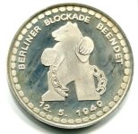 Silber Medaille 25 Jahre Luftbrke Berlin 1974 mit Berliner B  Sammlung Christa Junge